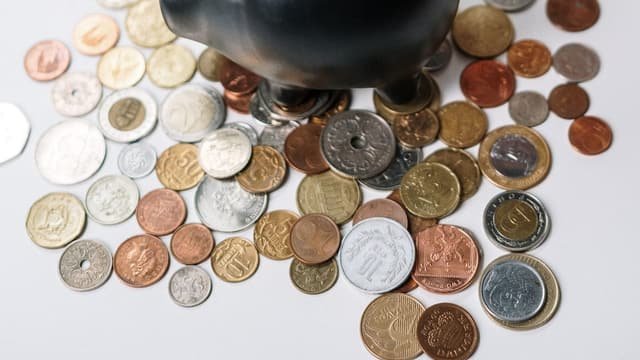 Dólar sobe ante real enquanto mercado aguarda decisão de juros do Federal Reserve