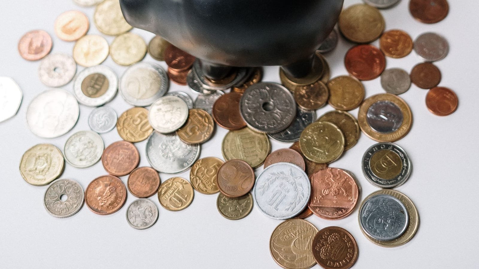 Quanto preciso investir por mês para ter R$ 1 milhão: a matemática dos juros compostos